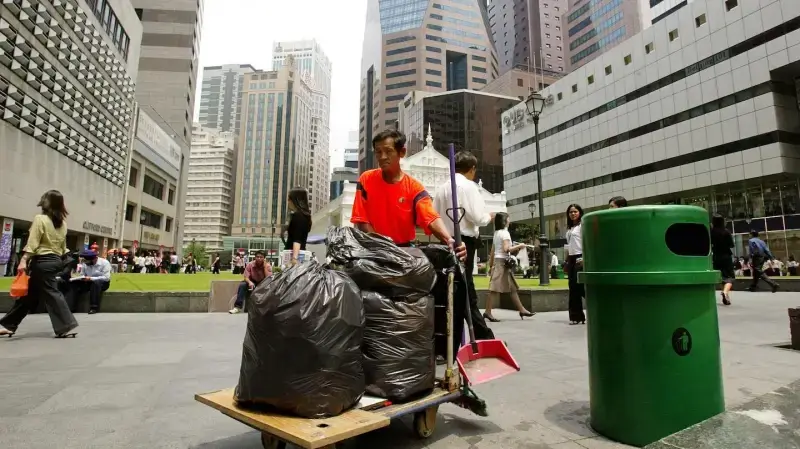 Singapore littering cleans